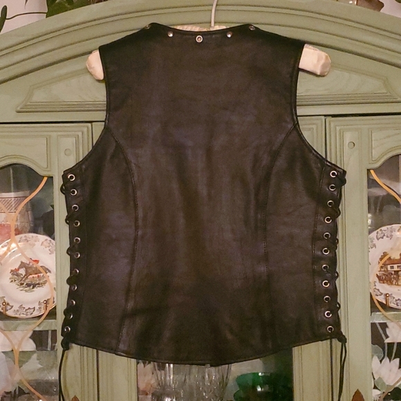 MILWAUKEE VINTAGE LEATHER. Size Small, genuine leather in black. - Picture 3 of 4